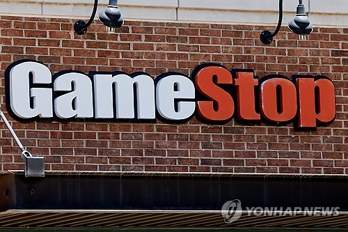 게임스탑, 5억달러 규모 비트코인 첫 매입 소식에 개장 전 2%↑_장예진