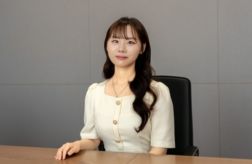 [금융가 사람들] "조선·방산 다음은 화장품"…신한자산운용 남아란 매니저_이규선