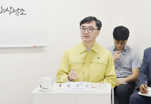 기재차관, 폭염 피해 쪽방촌 찾아 "행정역량 총동원해 지원"_박준형