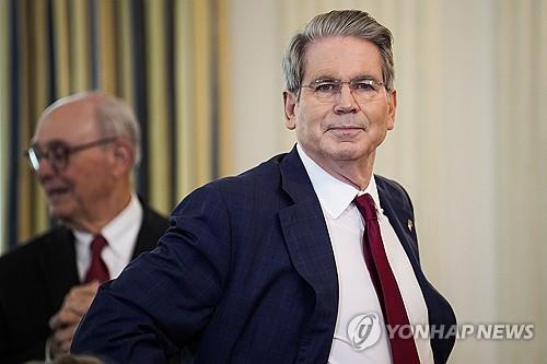 美 재무, 연준의 '공포 조장' 비판…"지금까지 인플레 수치 양호"_윤시윤