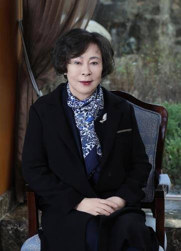 신영자 롯데재단 의장, 321억 규모 롯데칠성 주식 전량 매각_정수인