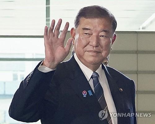 이시바 "전직 총리들과 사임 관련 논의 안 했다" 사임 보도 부인(상보)_윤시윤