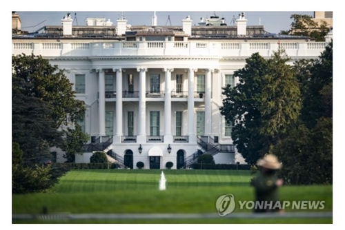 백악관, "EU와의 15% 관세 협상 논의는 추측"_홍경표