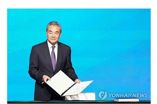 中 왕이 "韓·中, 중요한 이웃 국가이자 협력 동반자"_홍경표