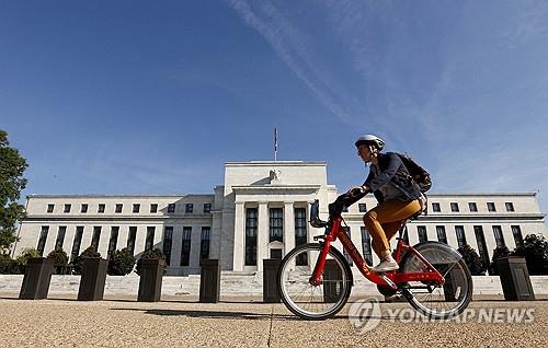 트럼프, 파월 해임 없이도 연준 개편 중…"규제 완화·인력 감축 본격화"_윤시윤