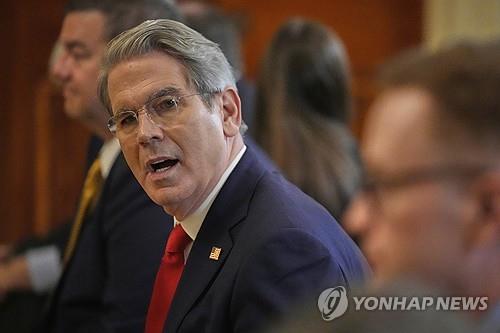 美 재무장관 "중국과의 거래 성사 가능성 커…마무리 단계"_윤시윤