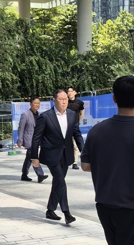 '집사게이트' 의혹 HS효성 조현상, 3번 만에 특검 '묵묵부답' 출석_윤은별