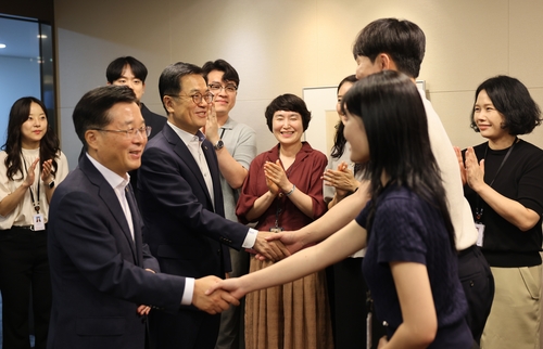 권혁웅·이경근 한화생명 신임 대표 취임…"라이프솔루션 파트너로 성장하자"_이수용