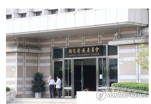 대만 "TSMC, 트럼프 100% 반도체 관세에서 면제"(상보)_홍경표