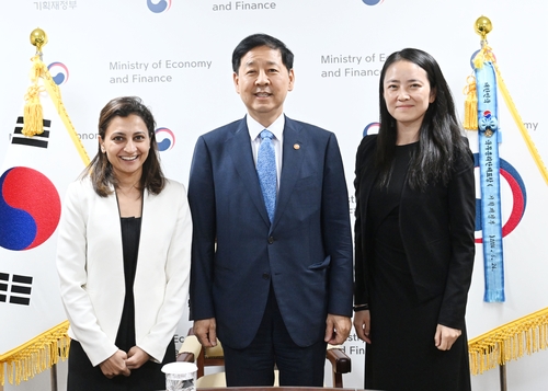 무디스 만난 구윤철 "초혁신경제 전환 전력…성장·재정 선순환"_박준형