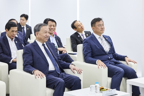 김남정 동원그룹 회장, 또 럼 베트남 당서기장과 환담…"스마트항만 벤치마킹"_정수인