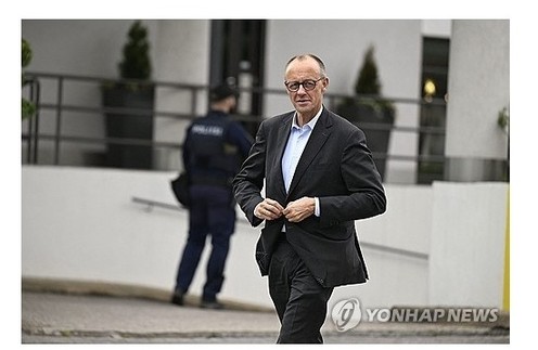 독일 총리 "트럼프, 푸틴·젤렌스키 회담 2주 내 개최 동의"_홍경표