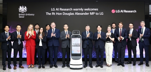 英 국무상, LG AI연구원 찾아 LSEG와 '금융 AI 협력' 지지_김학성