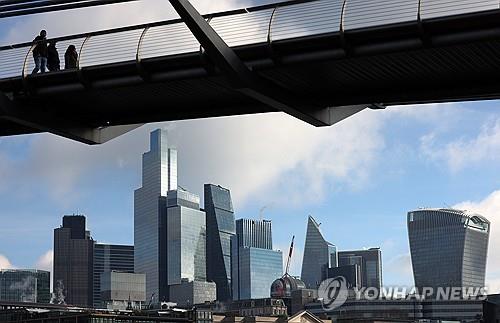 英 30년 금리, 근 30년 만에 최고치 도달…"길트 시장의 민감성"_윤시윤