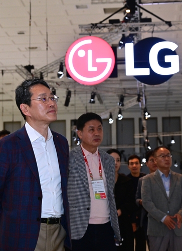 B2B 만족감 표한 LG전자 조주완 "전장만 보면 웃음 지어져"_김학성