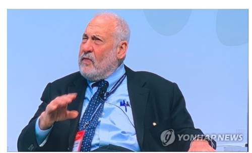 노벨상 스티글리츠 "시장, 美 재정 우려 충분히 반영 못해"_홍경표