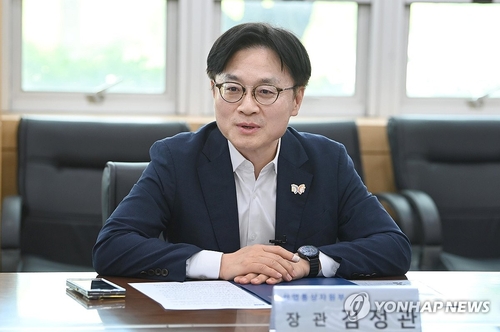 김정관 산업장관 "외투기업, AI·반도체·바이오 투자 늘려달라"_이재헌