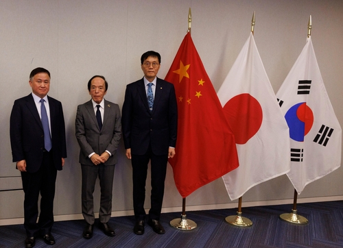 이창용, 중·일 중앙은행 총재와 경제·금융 동향 논의_손지현