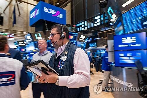 뉴욕증시, 시총 4조달러 앞둔 애플…혼조 출발_진정호