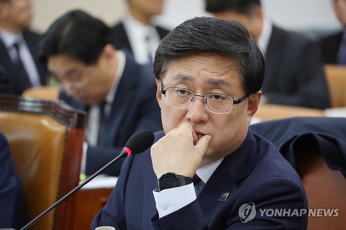 기후장관, 탈원전 이미지 완화…전기본에 원전 반영 의사(종합)_이재헌