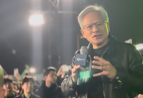 "That's why Korea is so rich"…젠슨 황, 韓 투자자들에게 전한 말은_윤영숙