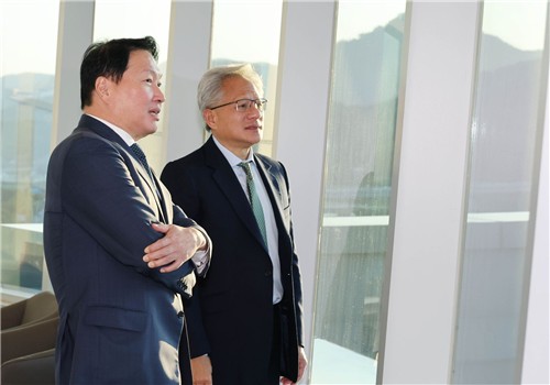 최태원, 엔비디아 '제조 AI 클라우드'에 "전 세계 영향"_김학성