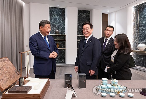 외신, 한중 회담에 "한국, 미중 사이 균형 외교…이 대통령 '중도 실용주의'"_윤시윤