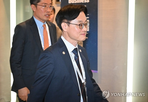 "AI가 신항로 나침반"…중견기업에 AX 강조한 산업장관_이재헌