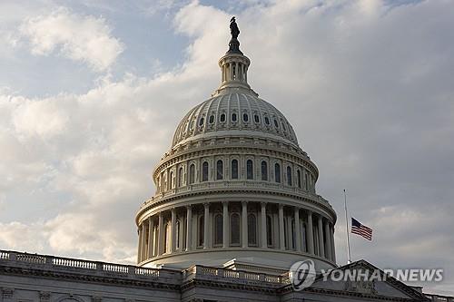 미국 상원, 절차적 투표에서 셧다운 종료 법안 패키지 승인(상보)_윤시윤
