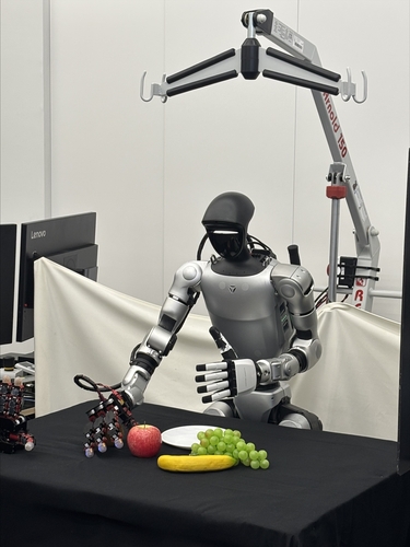 손기술을 시연하는 로봇