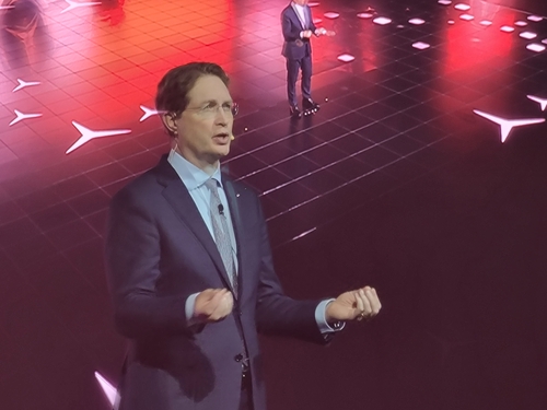 벤츠 회장 "삼성·LG, 글로벌 챔피언…구체적 대화 비밀"(종합)_이재헌