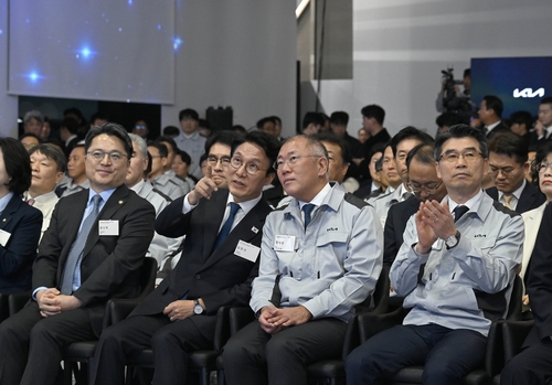 정의선 현대차 회장, 국무총리와 미래형 생산 허브 문 열었다_이재헌