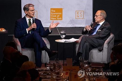 커들로 "식료품 가격 내려오고 있어…금리 인하 이유 충분"_윤시윤