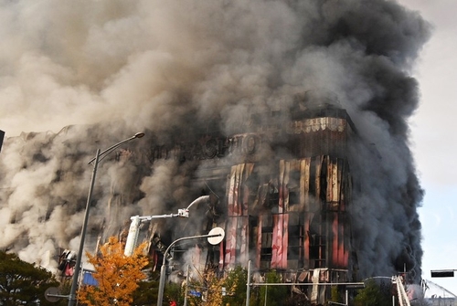 '축구장 27개 크기' 천안 물류센터 화재…금융권 영향은_서영태