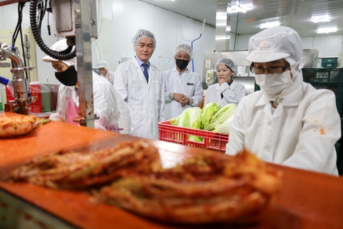 관세청 "김치 수출 활성화 지원…국산 둔갑 판매 집중 단속"_박준형