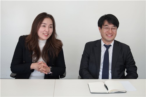 최은진 젠티 대표(좌)와 구정본 신영증권 미래금융팀 팀장(우)