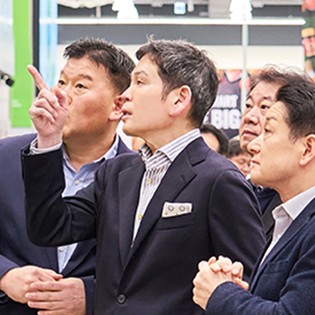 정용진, 올해 3번째 현장경영…트레이더스 구월점 방문_정수인