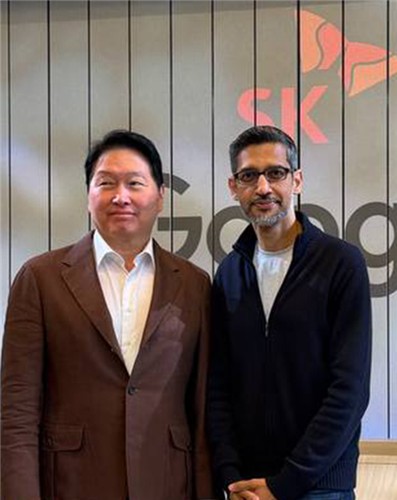 최태원 SK그룹 회장(왼쪽)과 순다르 피차이 구글 CEO