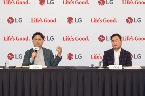 (좌측부터) 백승태 LG전자 HS사업본부장과 곽도영 북미지역 대표