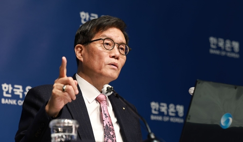 이창용 "환시 수급 요인 개선…환헤지, 비용이라 생각하면 안 돼"_윤시윤
