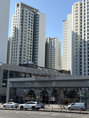 [현장에서] '뚝뚝' 떨어졌다는 헬리오시티 가봤더니_정필중