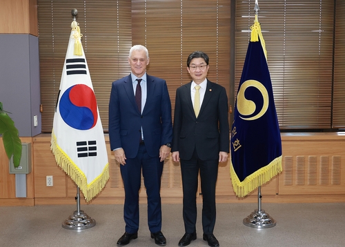 이억원, SC그룹 회장 면담…"100조 시장안정프로그램 적극 가동"_이현정