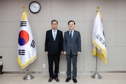 국토장관, 코레일·SR 사장 임명장 수여…다원시스 납품 지연 해결 당부_변명섭
