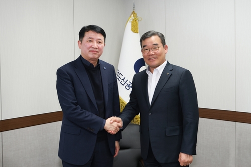 김보현 대우건설 대표, 가덕도공항 예정지 방문…"안전 최우선"_변명섭