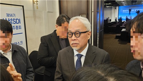 기자들과 질의응답하는 최주선 삼성SDI 대표이사 사장