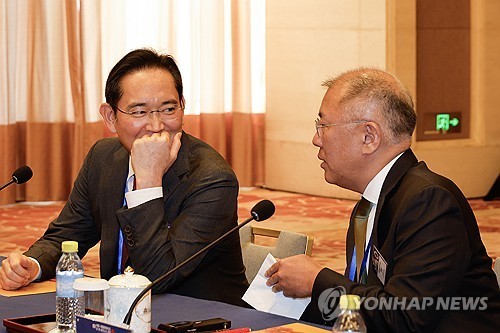 한-중 비즈니스포럼에 참석한 이재용 삼성전자 회장과 정의선 현대차그룹 회장