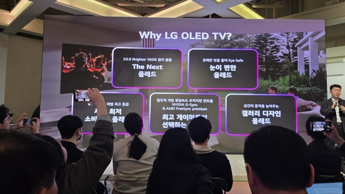 신제품 설명하는 백선필 LG전자 디스플레이 CX담당