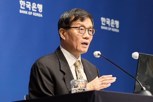 이창용 "환율 개입, 레벨보단 DXY와 괴리·변동 속도로 판단"(종합)_윤시윤