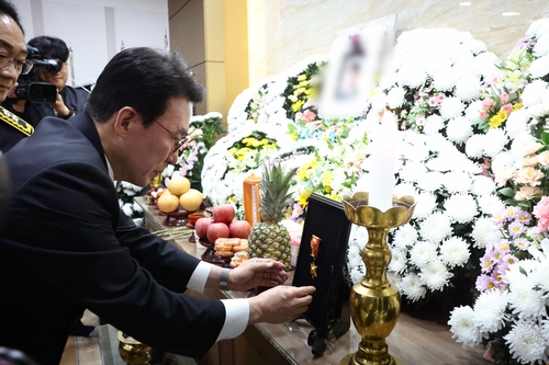 金총리, 완도 화재 순직 소방관에 옥조근정훈장 추서_정지서