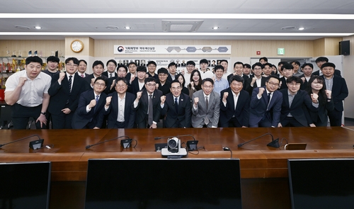 '역대 최단기간 추경 편성' 기획처 직원 34명 공로 포상_박준형